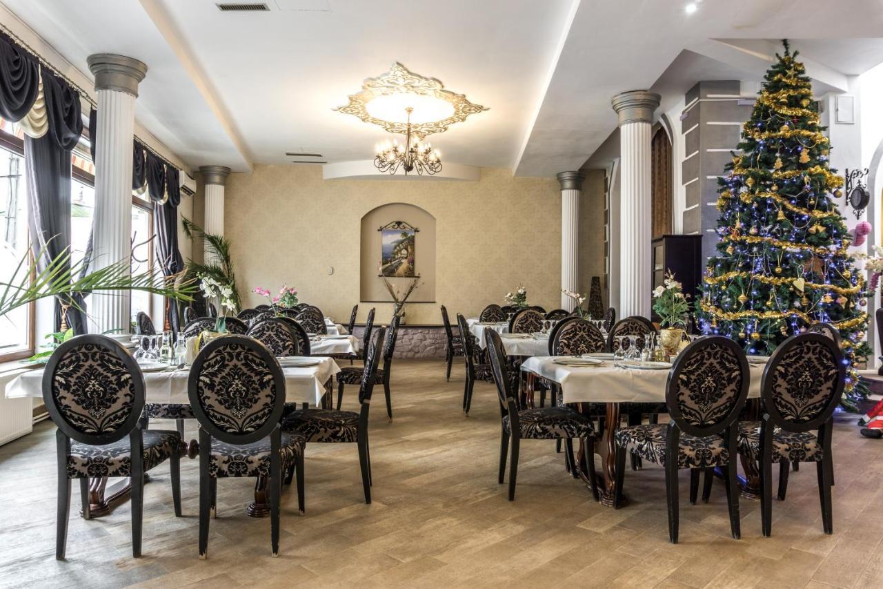 Hotel Ferdinand Haţeg Eksteriør bilde