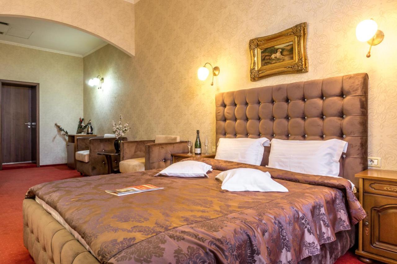 Hotel Ferdinand Haţeg Eksteriør bilde
