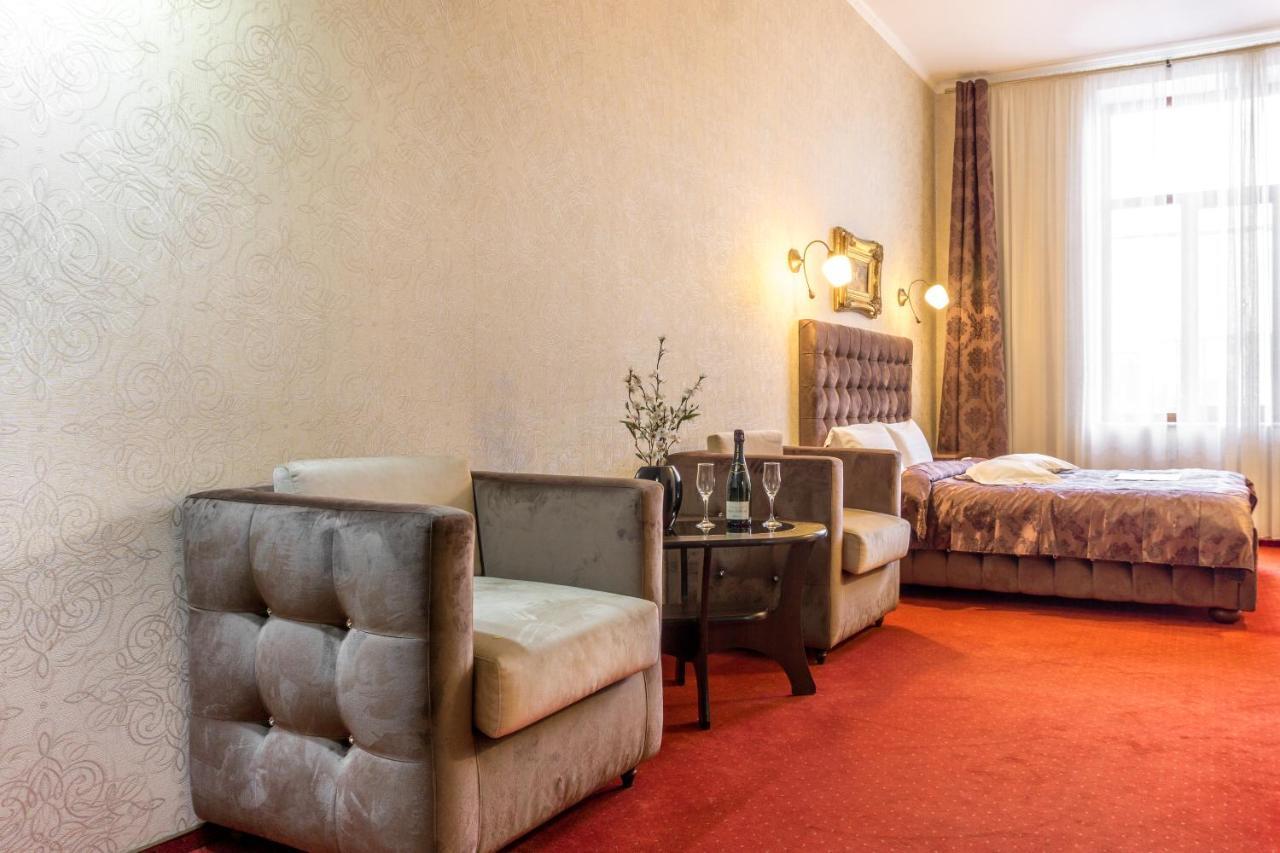 Hotel Ferdinand Haţeg Eksteriør bilde