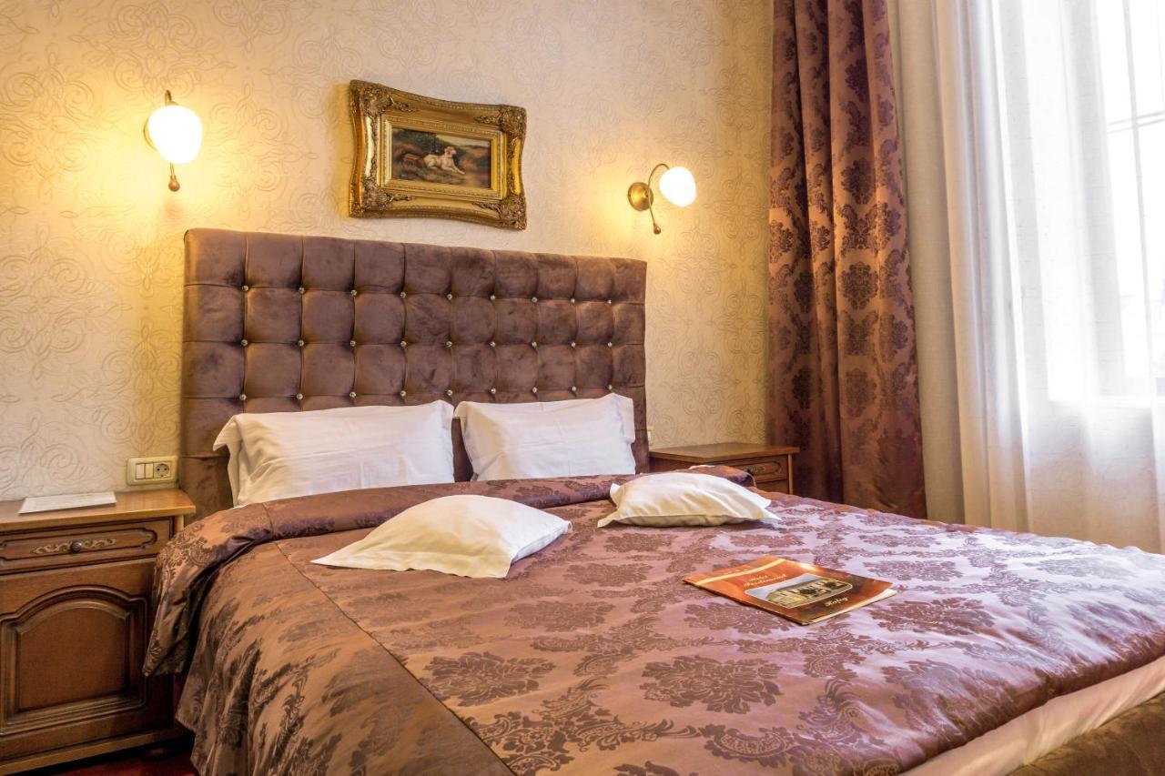 Hotel Ferdinand Haţeg Eksteriør bilde