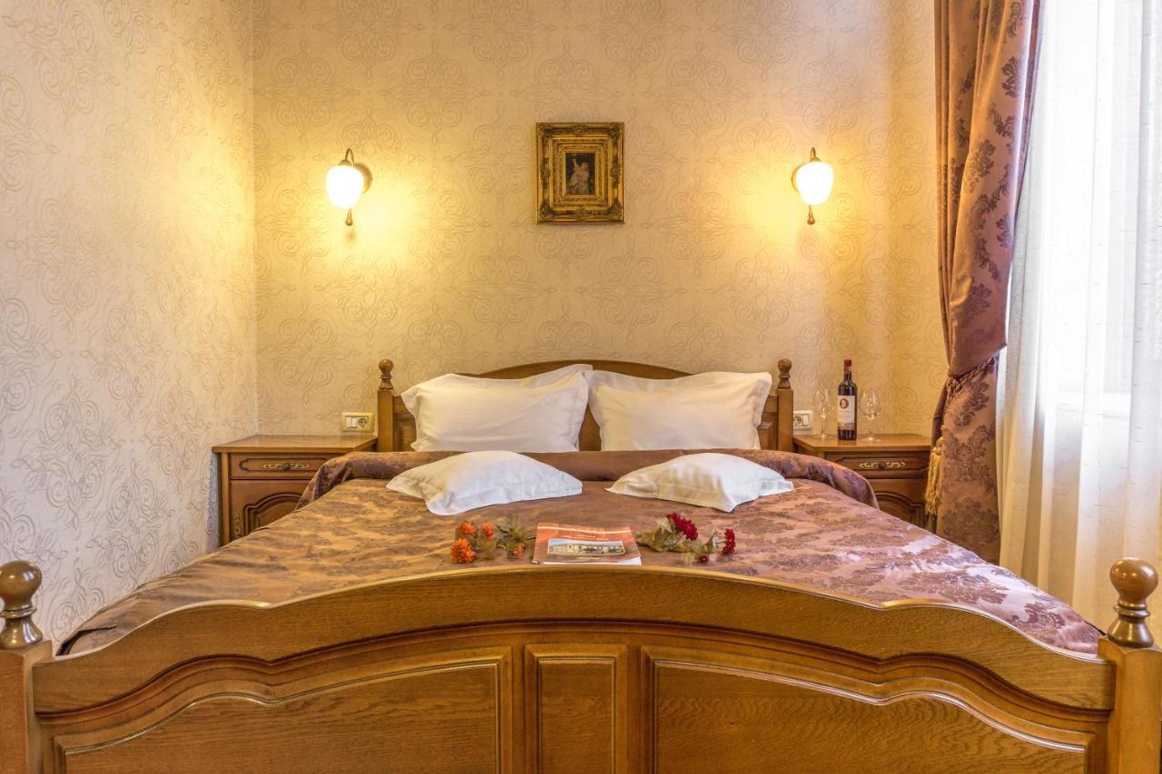 Hotel Ferdinand Haţeg Eksteriør bilde