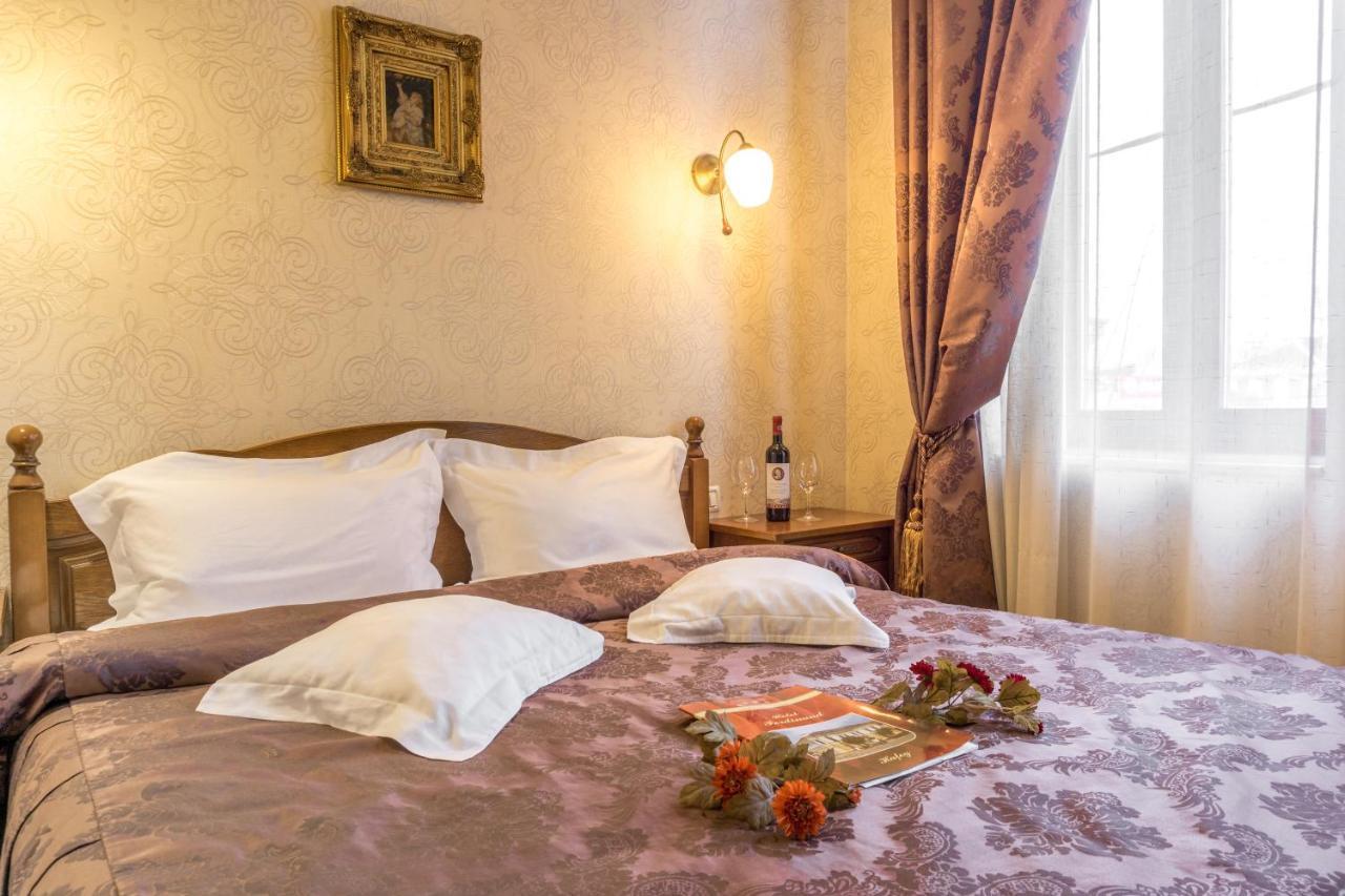 Hotel Ferdinand Haţeg Eksteriør bilde