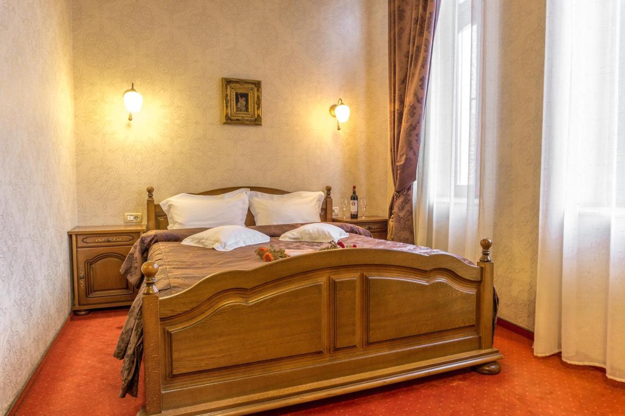 Hotel Ferdinand Haţeg Eksteriør bilde