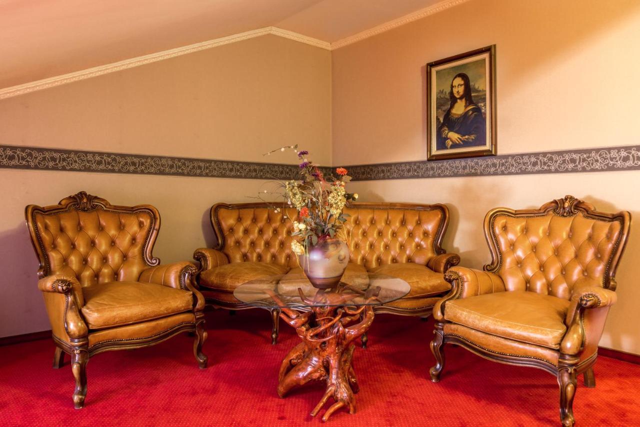 Hotel Ferdinand Haţeg Eksteriør bilde