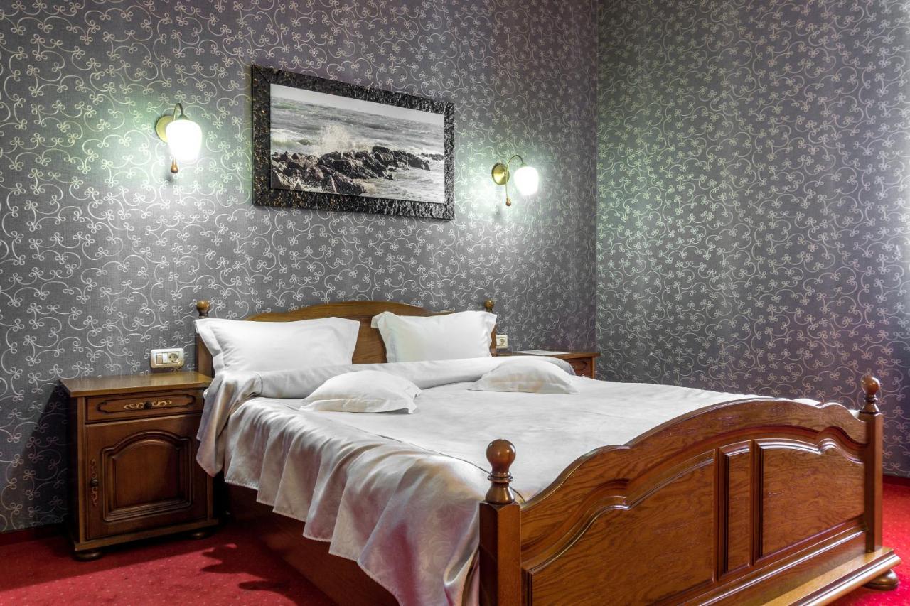 Hotel Ferdinand Haţeg Eksteriør bilde