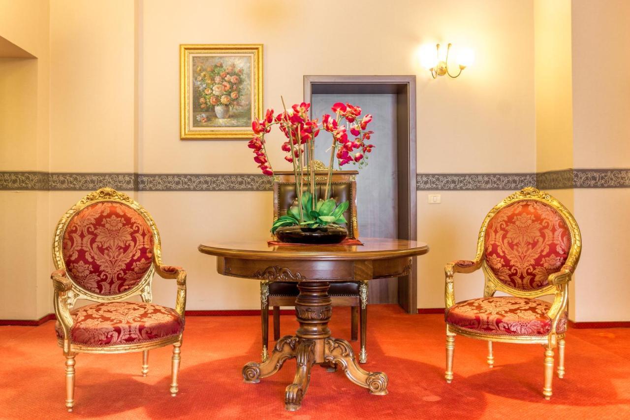 Hotel Ferdinand Haţeg Eksteriør bilde