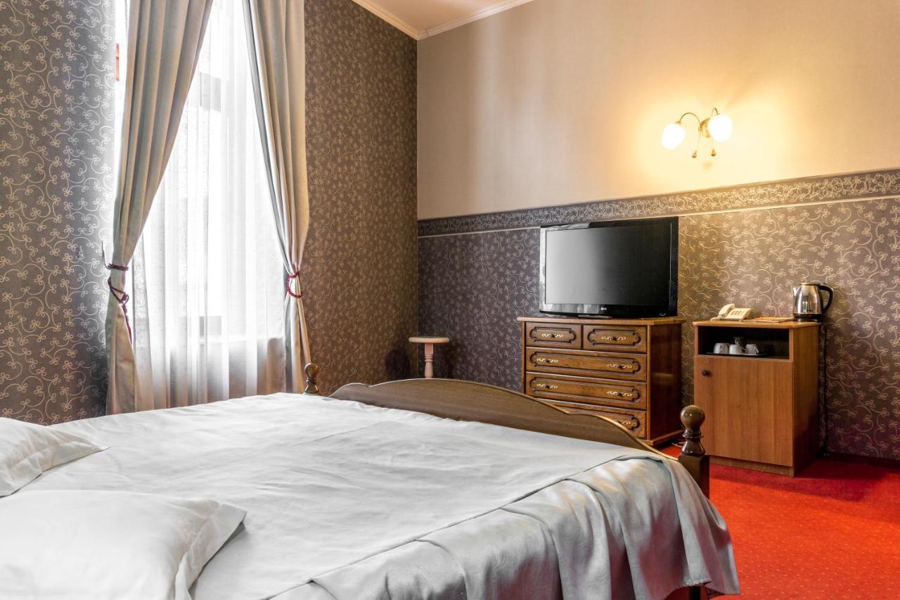 Hotel Ferdinand Haţeg Eksteriør bilde
