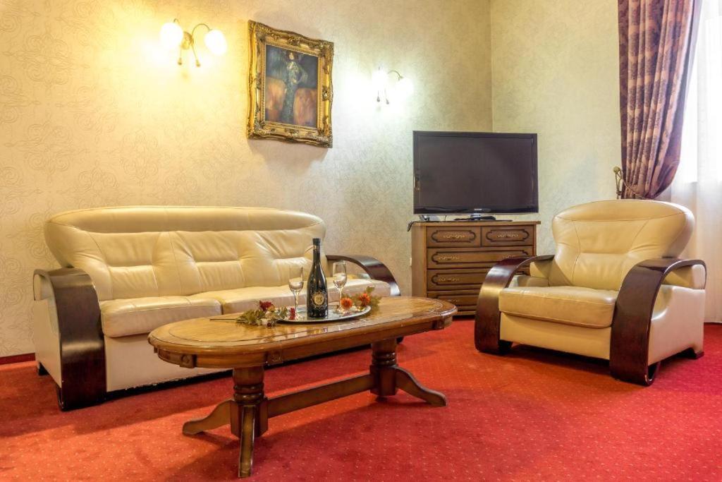 Hotel Ferdinand Haţeg Eksteriør bilde