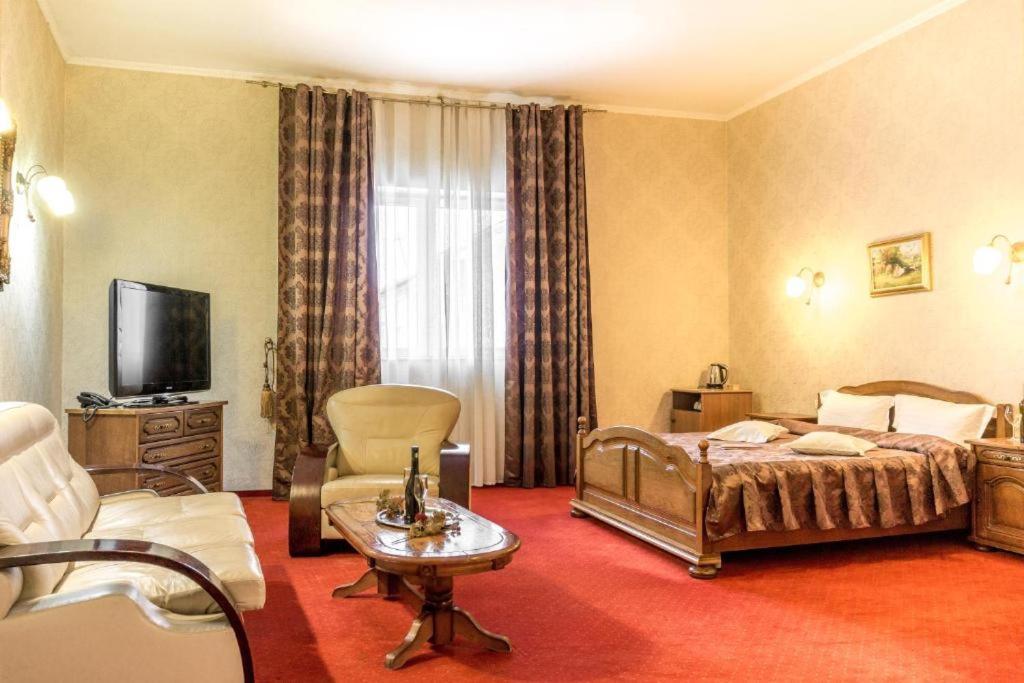 Hotel Ferdinand Haţeg Eksteriør bilde