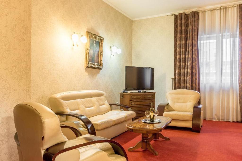 Hotel Ferdinand Haţeg Eksteriør bilde